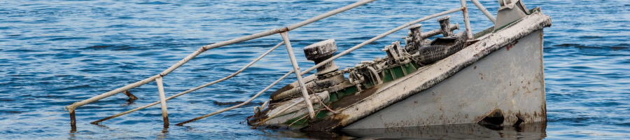 Sunken_ship_bow_marine_salvage